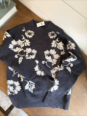 Ann Taylor Gray Crewneck Sweater with Cream Floral Jacquard